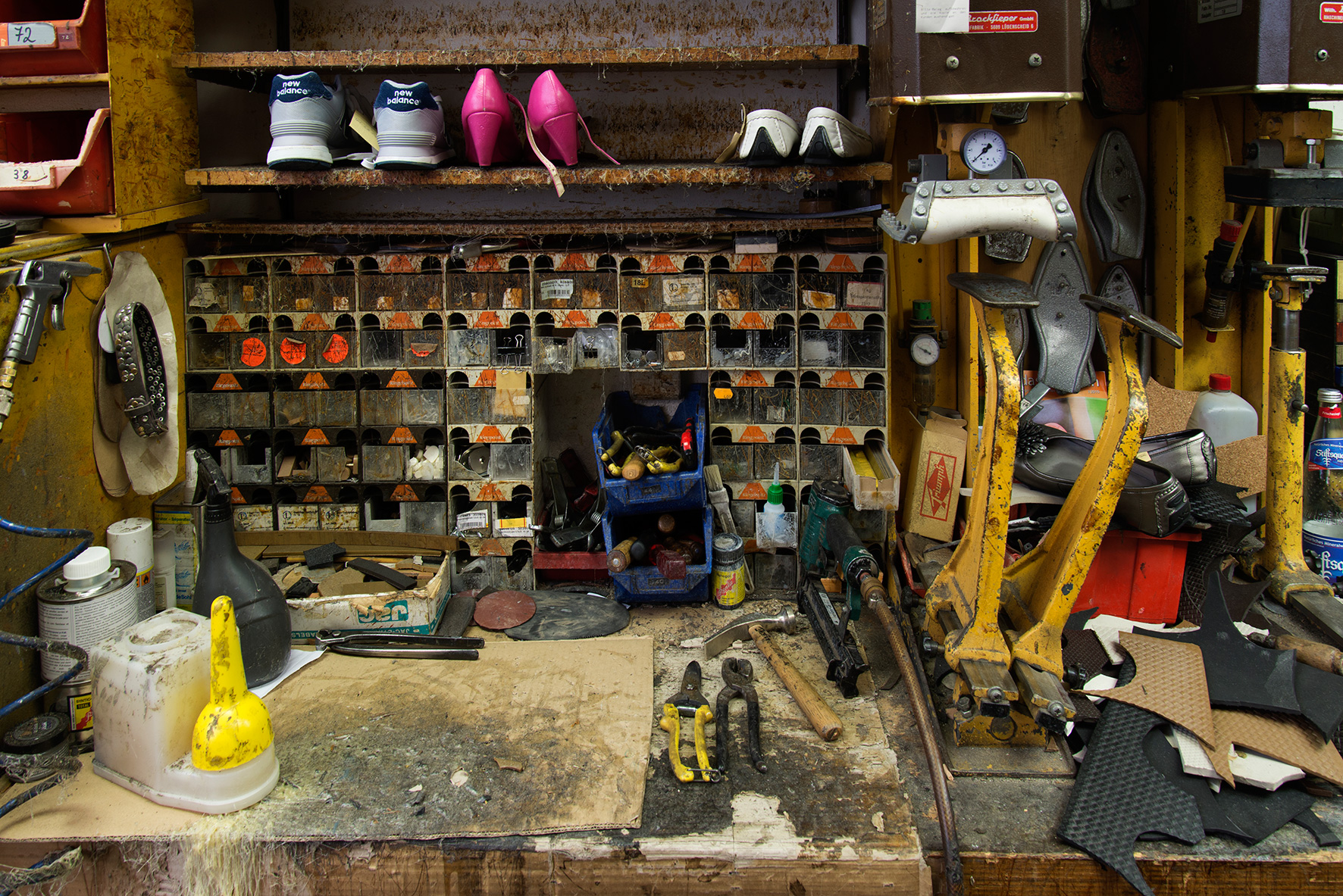 Werktisch eines Schuhmachers